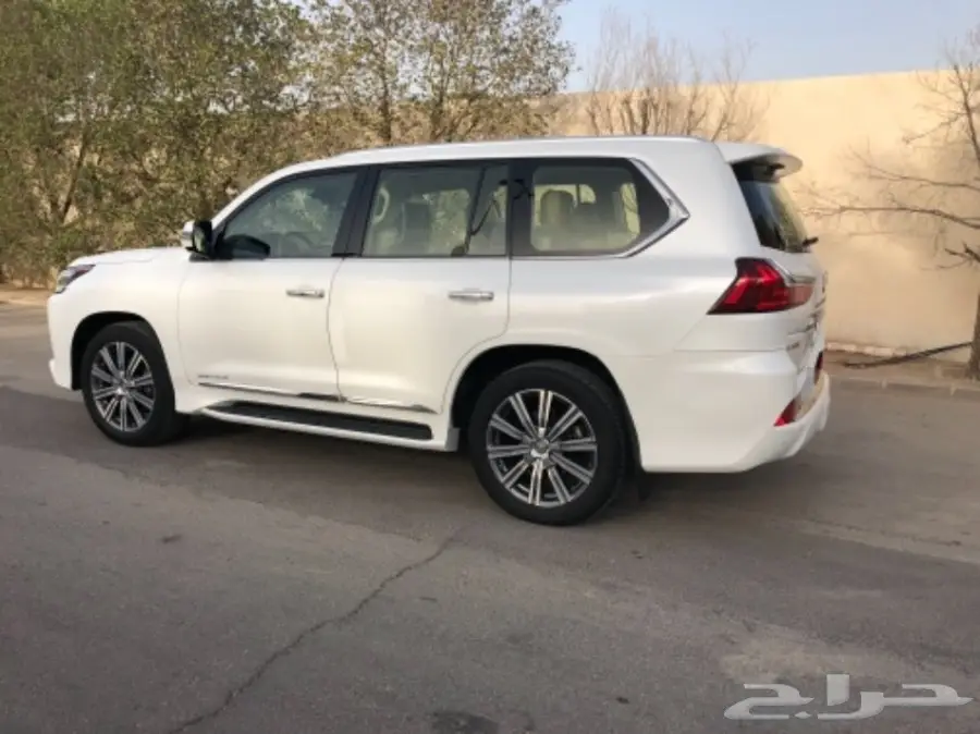 لكزس LX 2016  سعودي  نظيف (image 3)