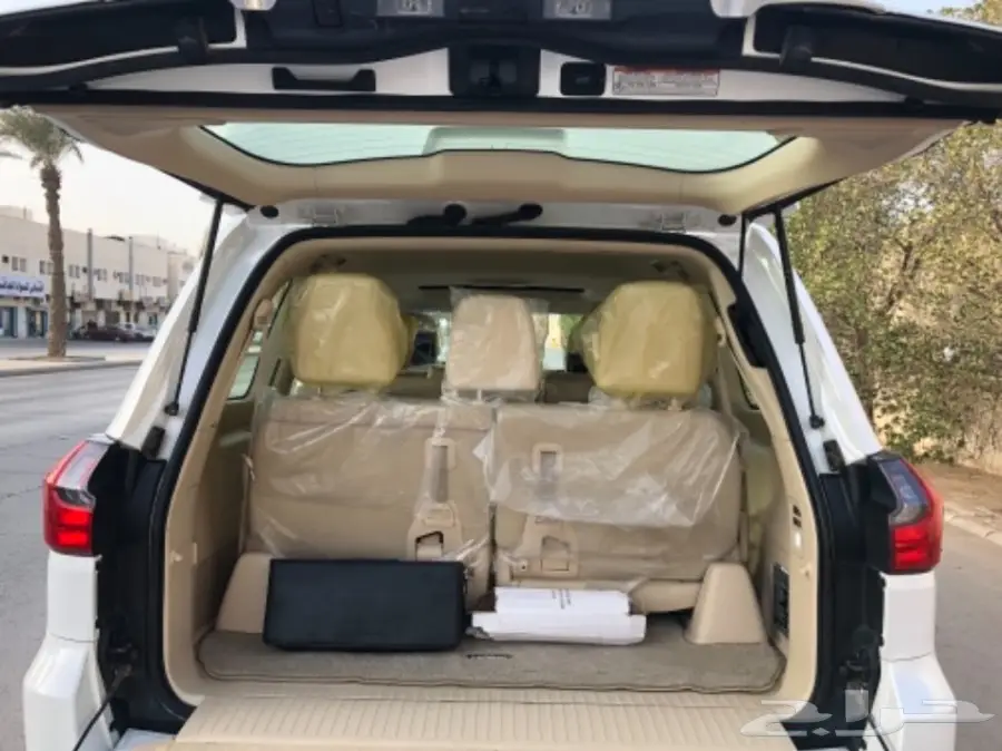 لكزس LX 2016  سعودي  نظيف (image 9)