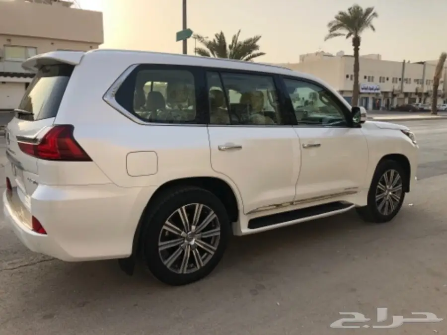 لكزس LX 2016  سعودي  نظيف (image 11)