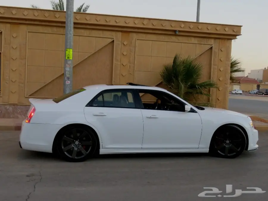 كرايزلر SRT8 سعودي 2012  (image 5)