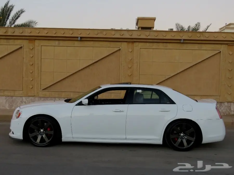 كرايزلر SRT8 سعودي 2012  (image 11)