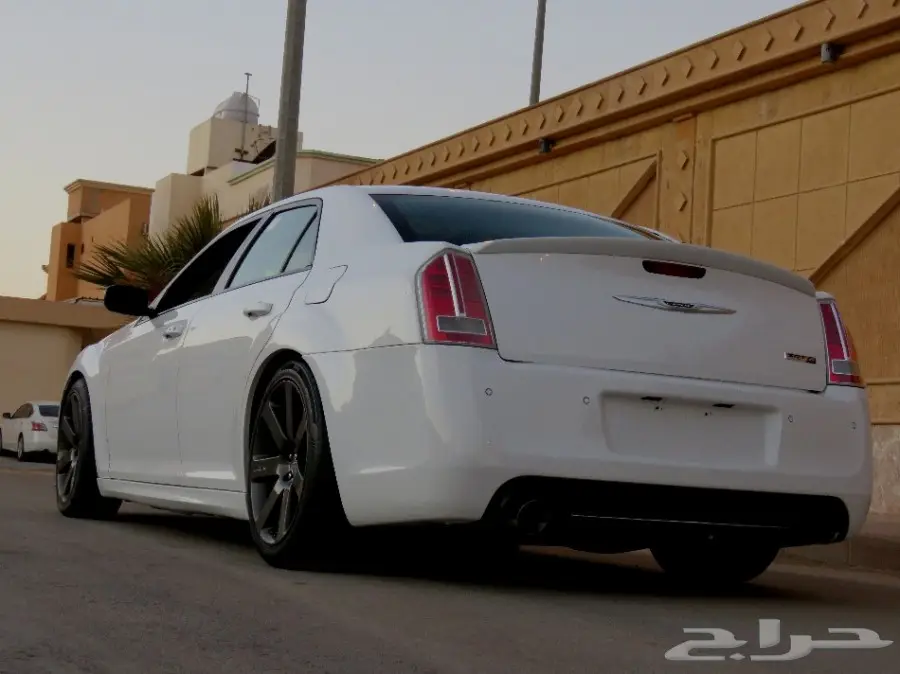 كرايزلر SRT8 سعودي 2012  (image 12)