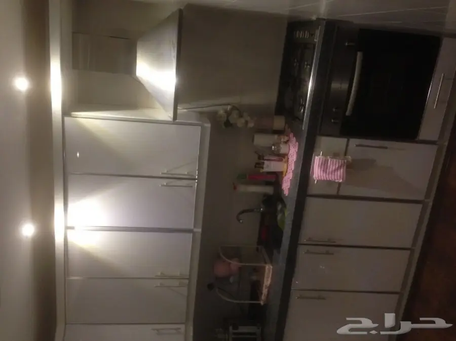 غرفة نوم ومكيفات ومطبخ امريكي نظيفة جدا البيع (image 2)