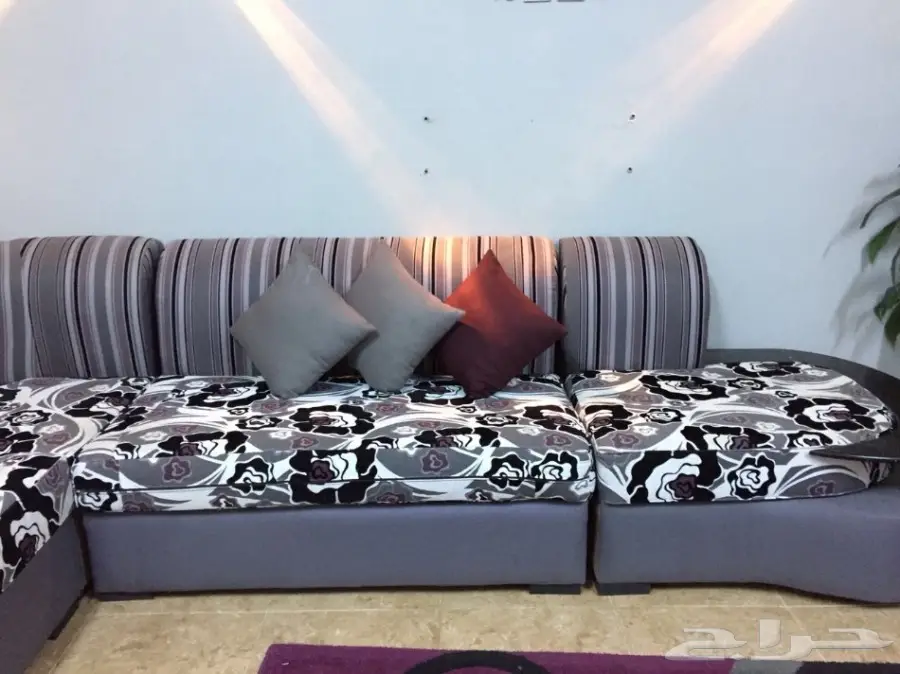 كنب متصل  نظيف للبيع بكامل ملحقاته (image 1)