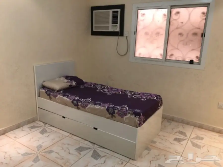 سرير ودولاب للبيع