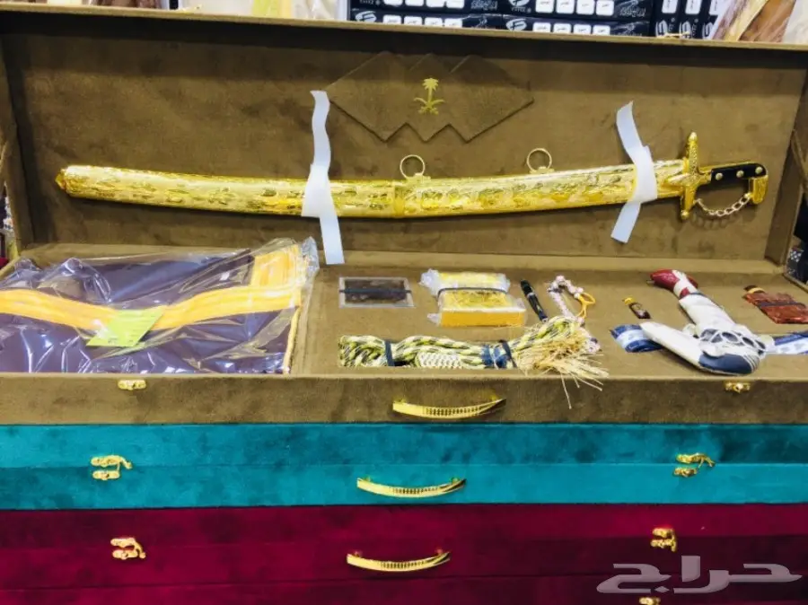 طقم هدية فاخر ويجمل بكل تفاصيله شاهد الصور 