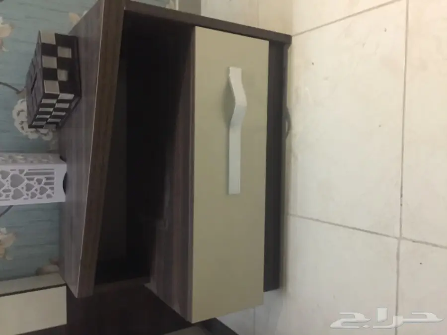 للبيع غرفة نوم نظيفة جدا مودرن استخدام بسيط