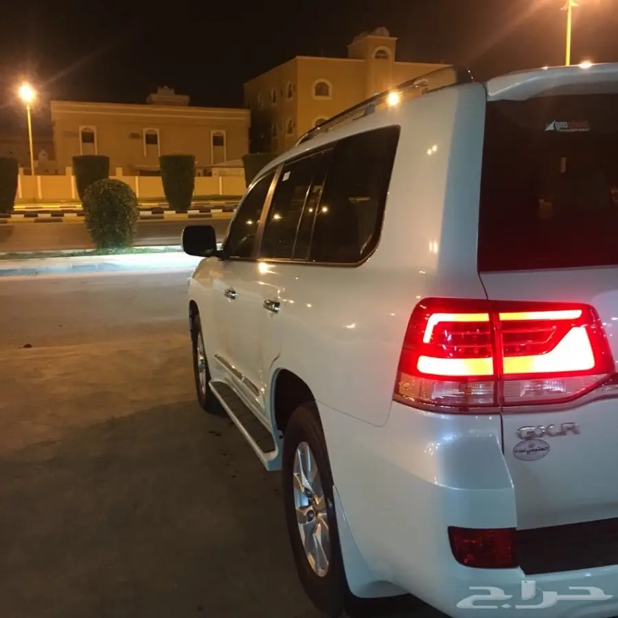 جيب لاندكروزر GXR 2016 8v (image 3)