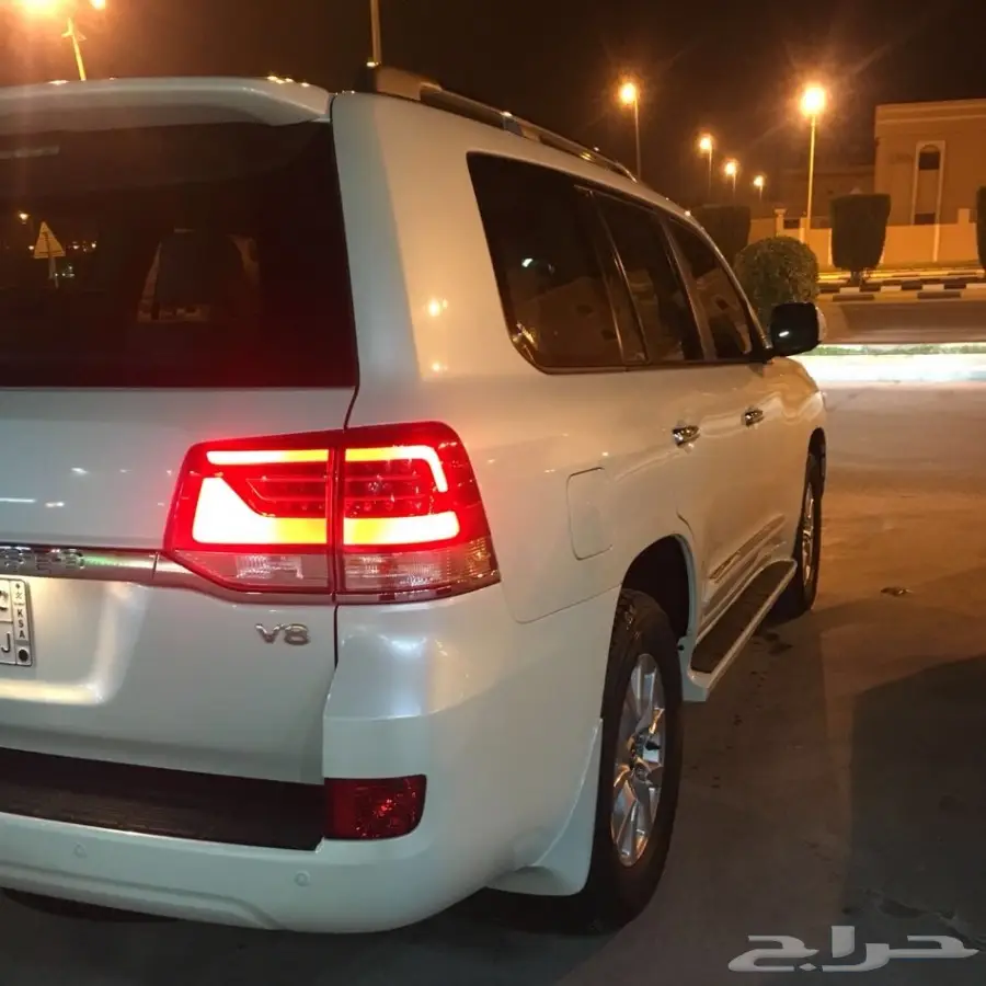 جيب لاندكروزر GXR 2016 8v (image 8)