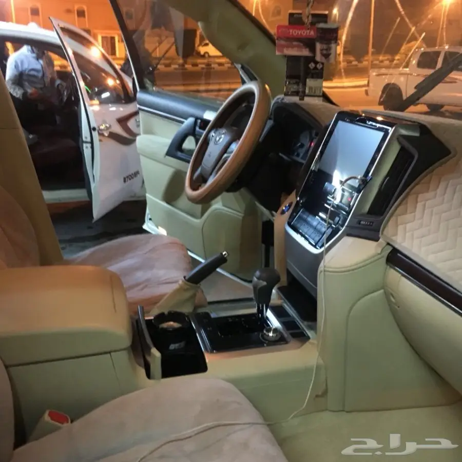 جيب لاندكروزر GXR 2016 8v (image 11)