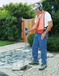 كشف تسربات المياه عزل الخزانات