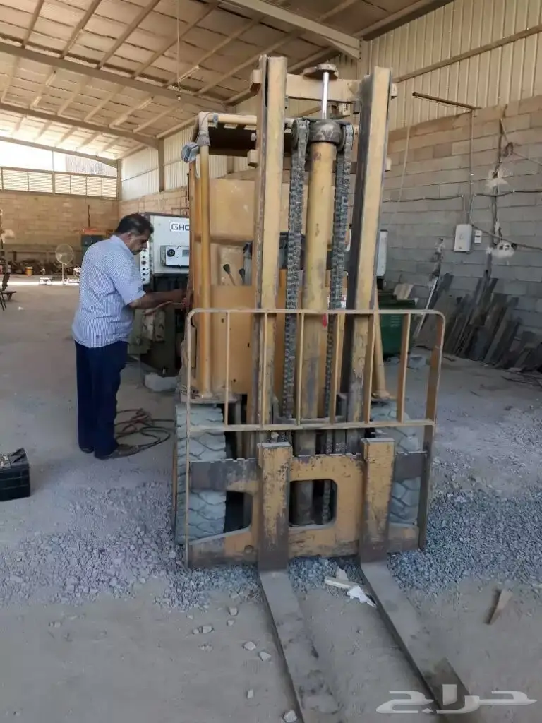 رافعة شوكيه كتربلر 3 طن  (image 1)