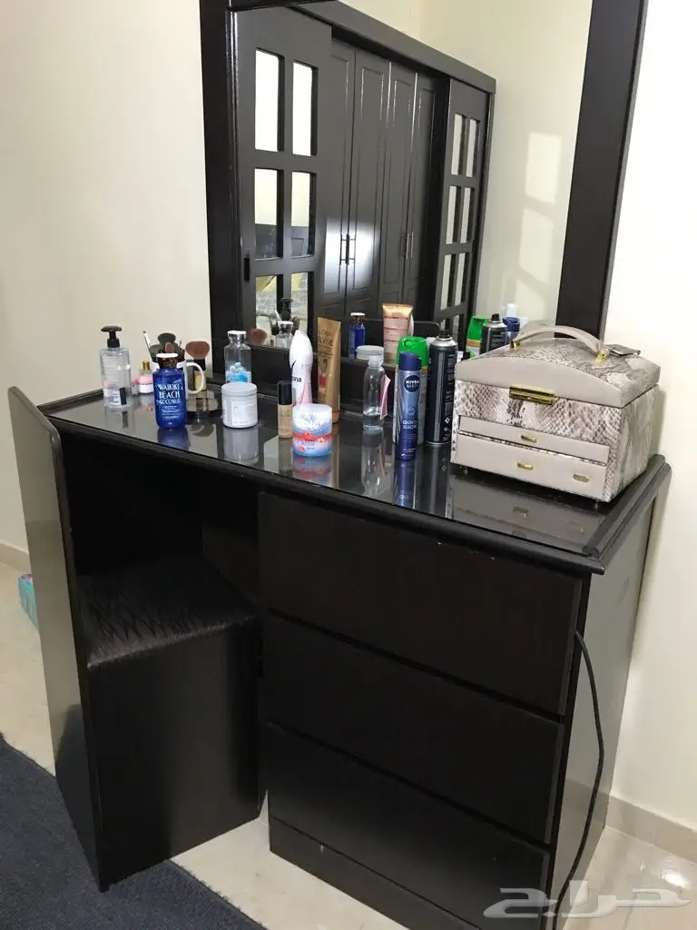 غرفه نوم كامله بالاضافه لسرير وكمودينه (image 4)