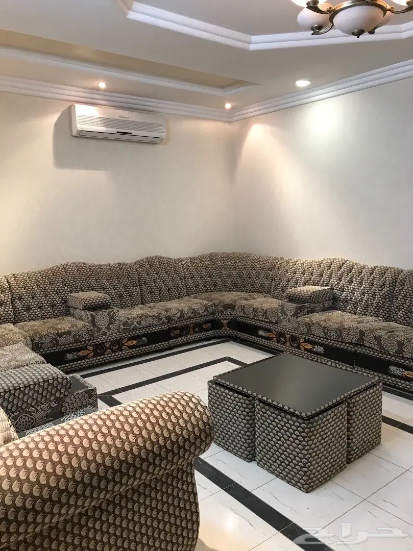 مجلس شبه جديد للبيع 