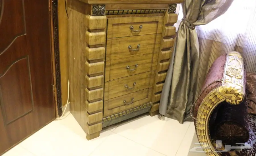 غرفة نوم فاخرة للبيع - بجميع الملحقات! (image 6)