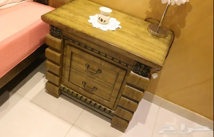 غرفة نوم فاخرة للبيع - بجميع الملحقات!