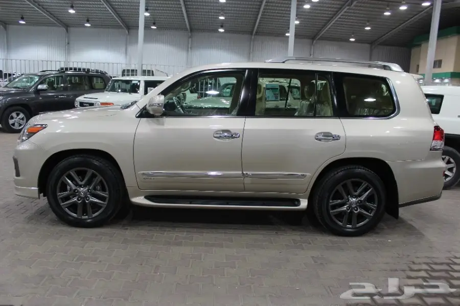 لكزس ال اكس 570 موديل 2015 سعودي (image 3)