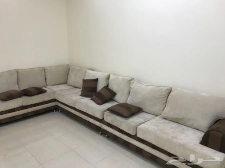 كنب نص عمره بدون مقابل