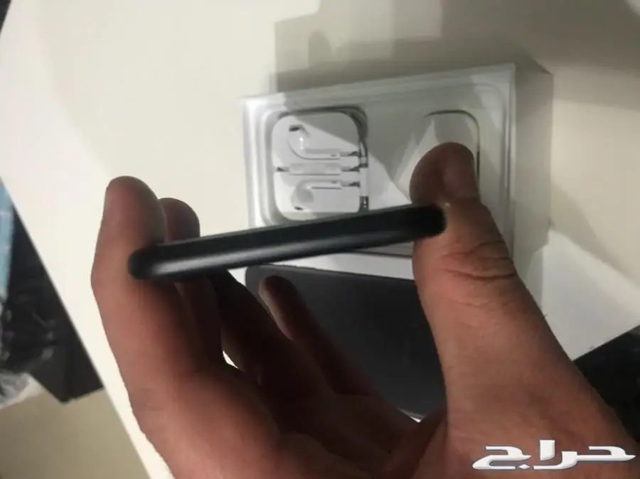 ايفون 7 128G اسود مطفي كامل الاغراض (image 4)