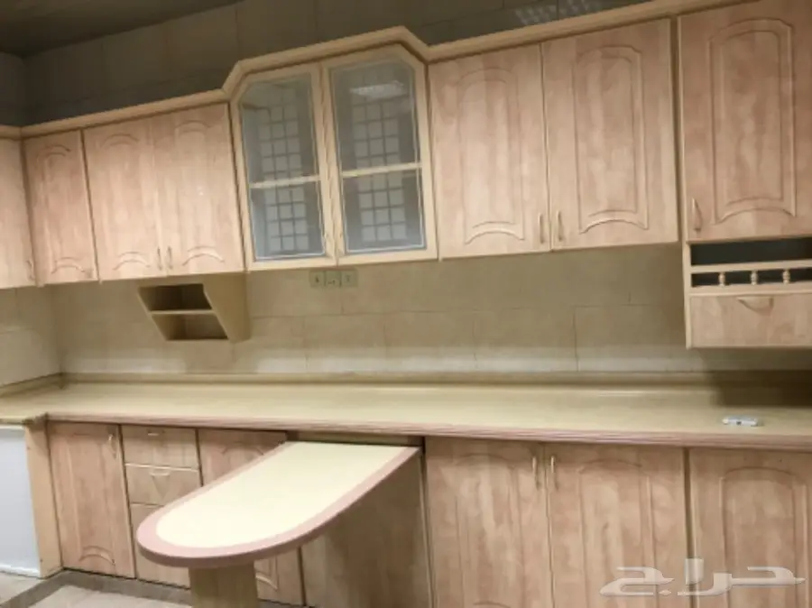 مطبخ نظيف للبيع بحاله سليمه 