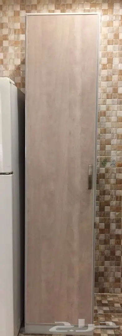 مطبخ نظيف للبيع وبحالة ممتازه. 