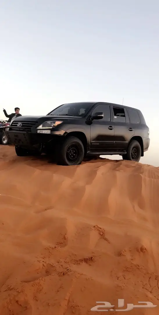 صدام جيب لكزس