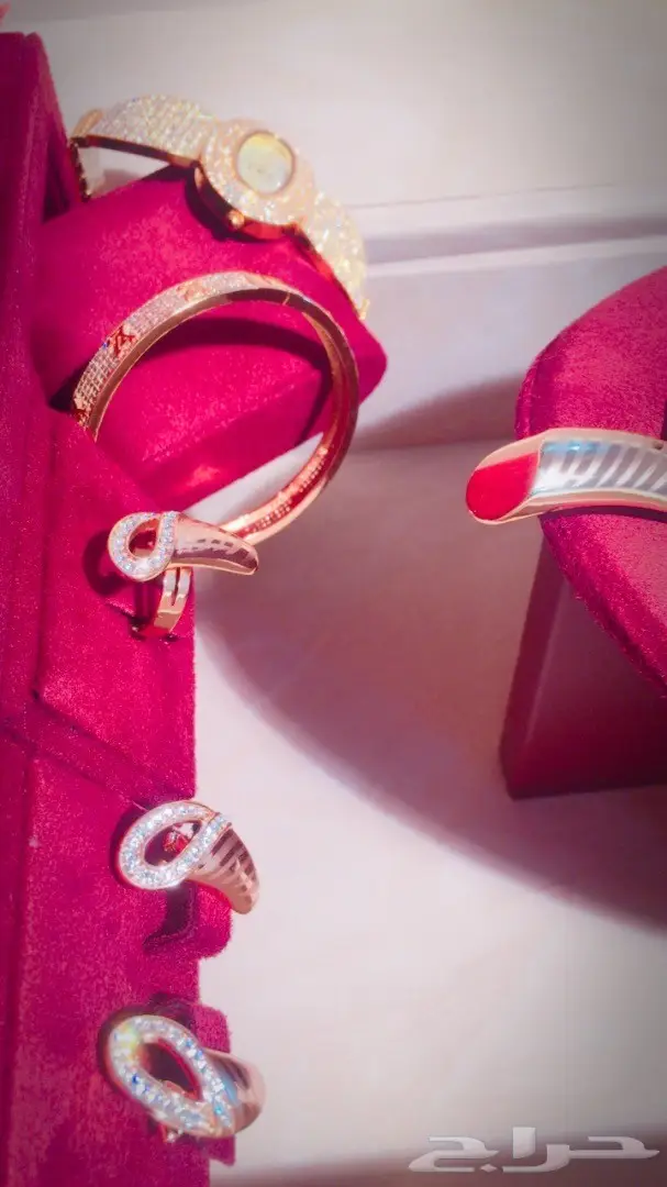 طقم هدايا نسائي فاخر - لمسة من الأناقة لكل المناسبات! (image 4)