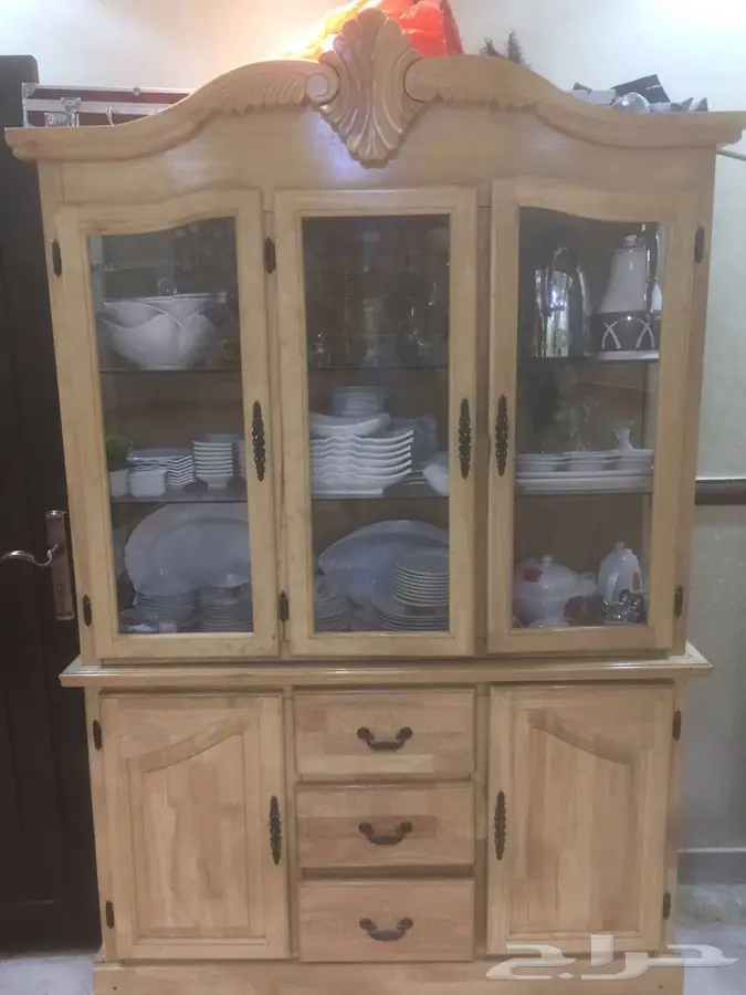 سرير ودولاب مواعين  