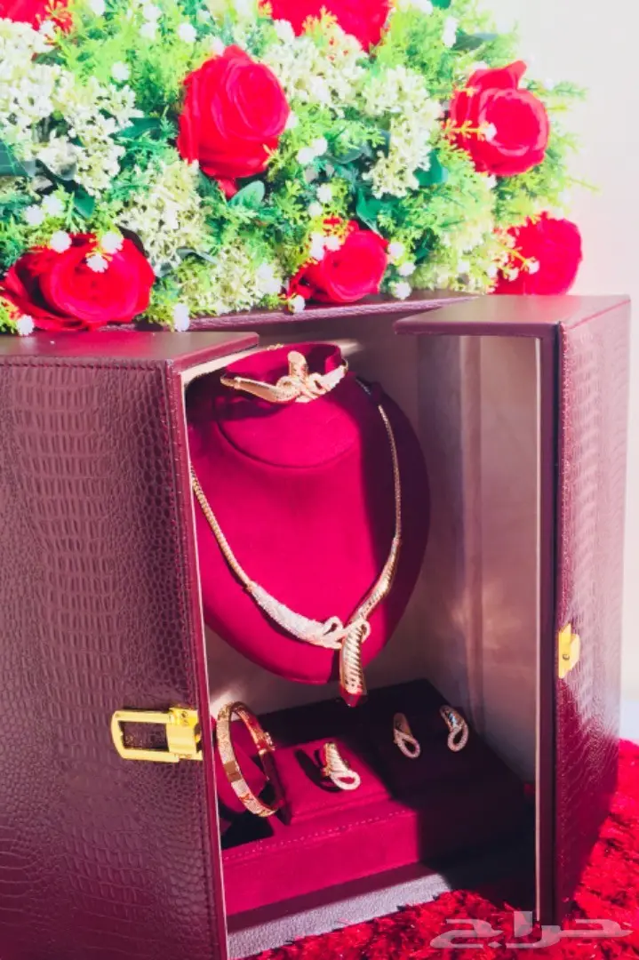 طقم هدايا نسائي فاخر - لمسة من الأناقة لكل المناسبات! (image 14)