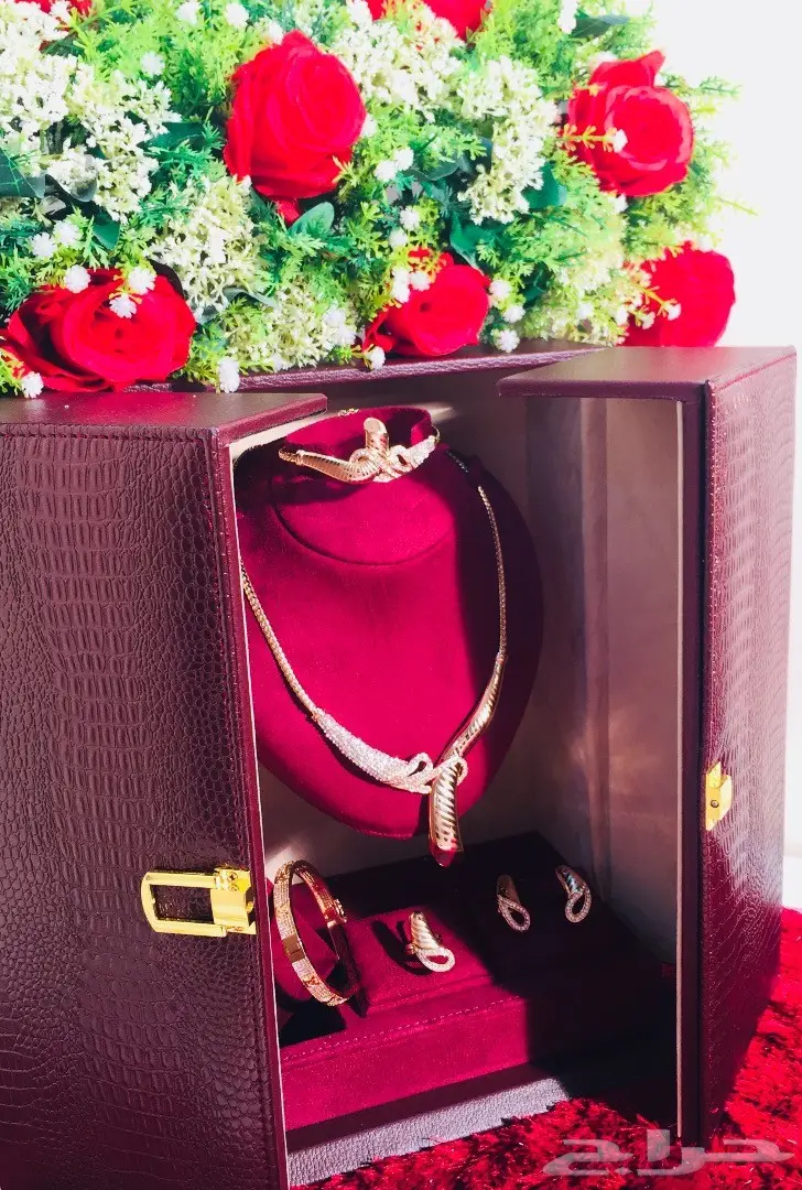 طقم هدايا نسائي فاخر - لمسة من الأناقة لكل المناسبات! (image 13)