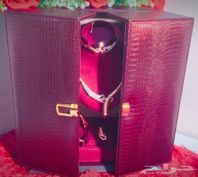 طقم هدايا نسائي فاخر - لمسة من الأناقة لكل المناسبات! (image 10)