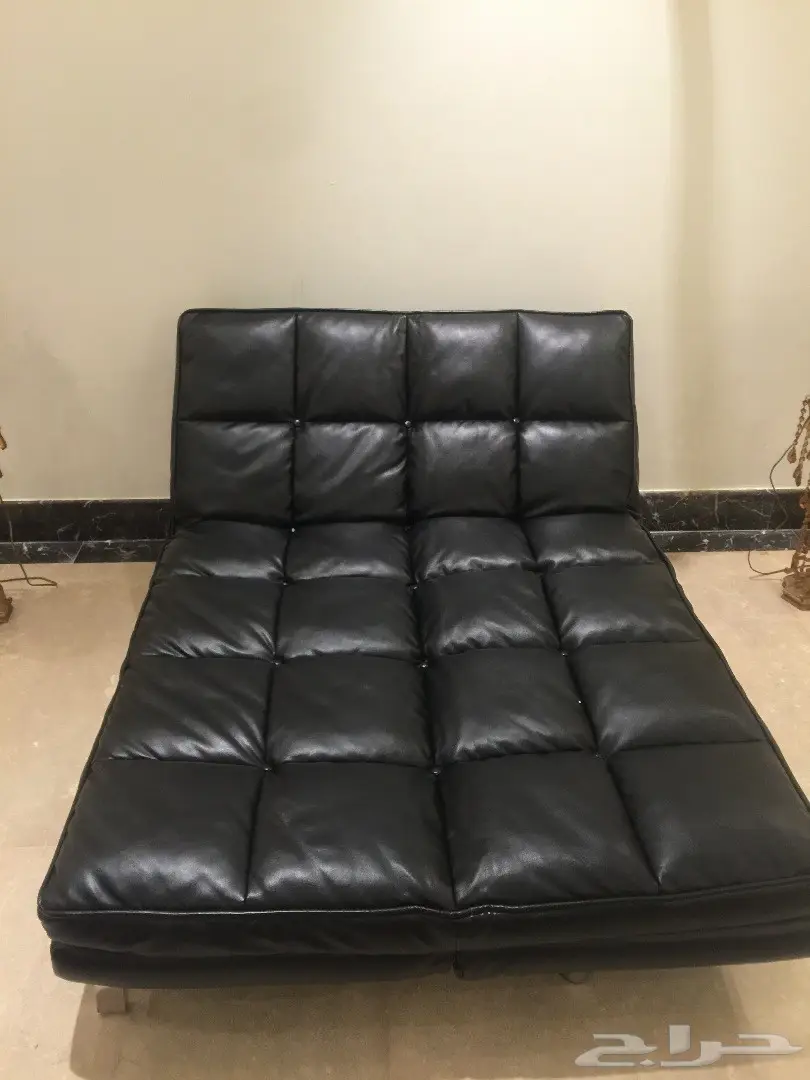 كنبه بسرير جلد للبيع بحالة ممتازه من هوم سنتر (image 4)