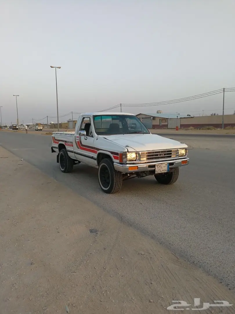 للبيع هايلوكس 88 عليه مكينه لكزس 