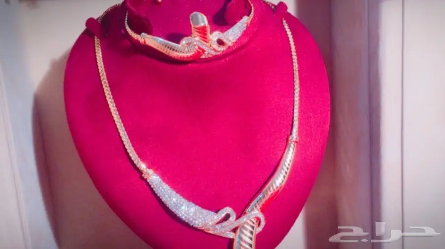 طقم هدايا نسائي فاخر - لمسة من الأناقة لكل المناسبات! (image 5)