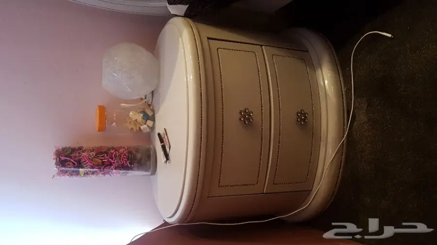 سرير واثنين كميدينه وطاولةرئيسية وكنبتين  (image 3)