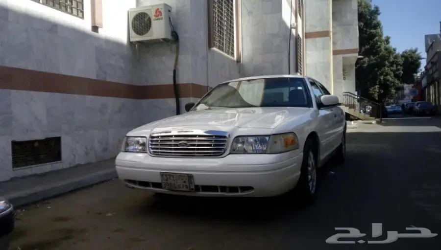 فورد فكتوريا نظيف للبيع