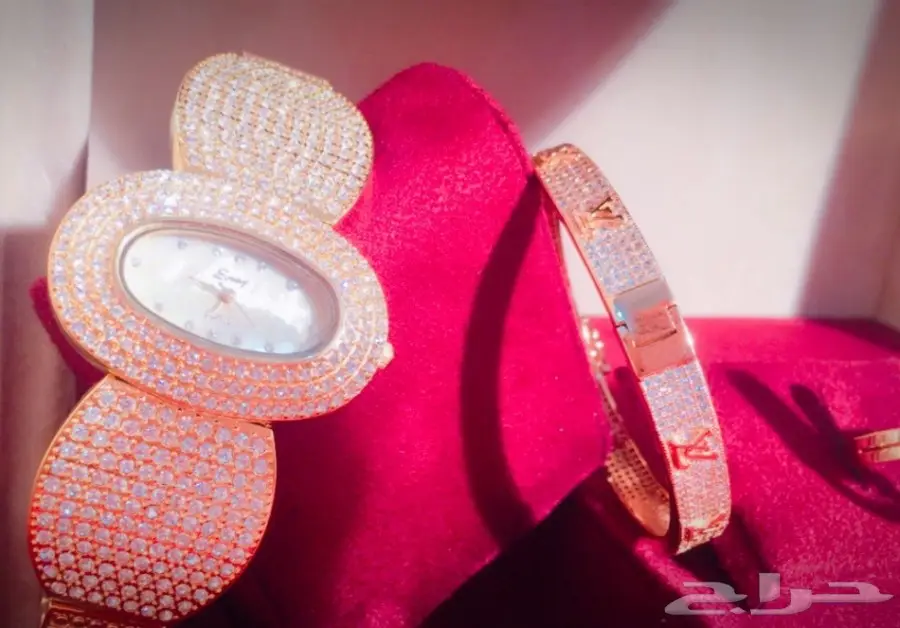 طقم هدايا نسائي فاخر - لمسة من الأناقة لكل المناسبات! (image 7)