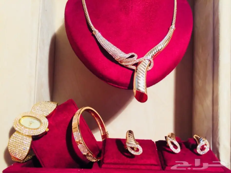 طقم هدايا نسائي فاخر - لمسة من الأناقة لكل المناسبات! (image 12)