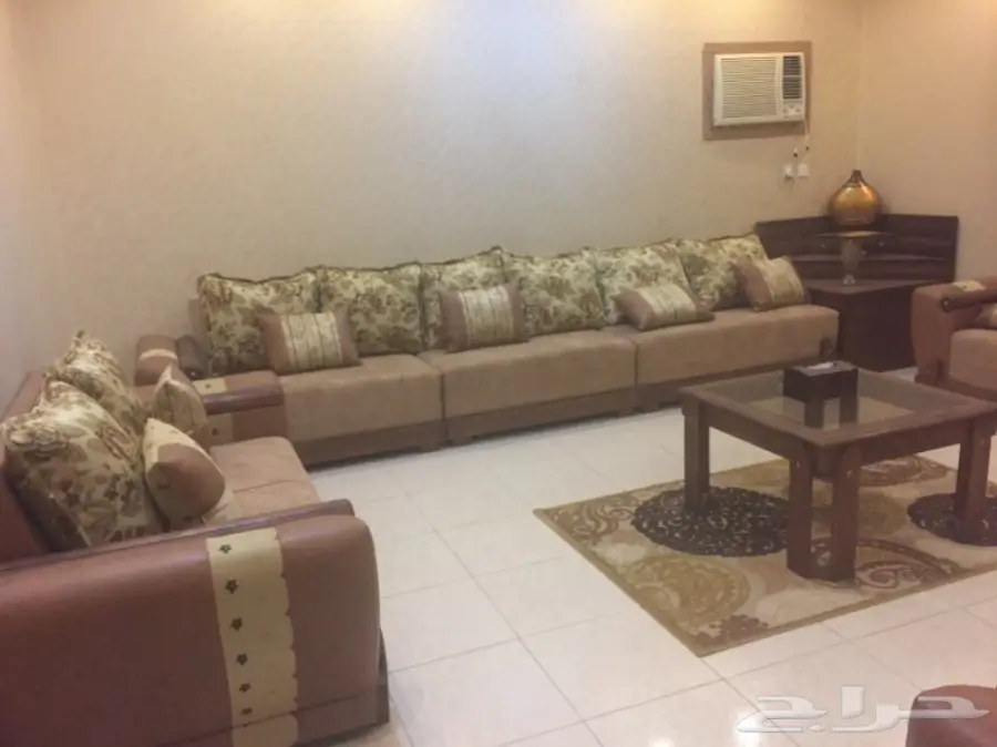 للبيع كنب وستارة 