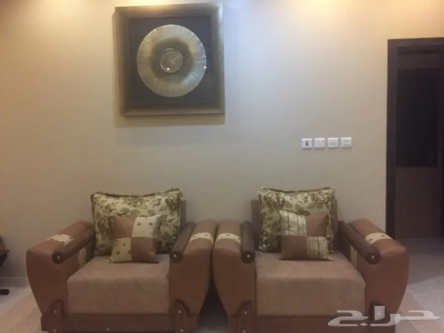 للبيع كنب وستارة  (image 1)