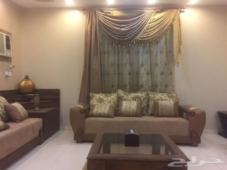 للبيع كنب وستارة  (image 2)