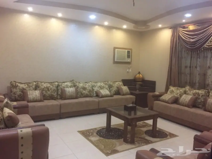 للبيع كنب وستارة  (image 3)