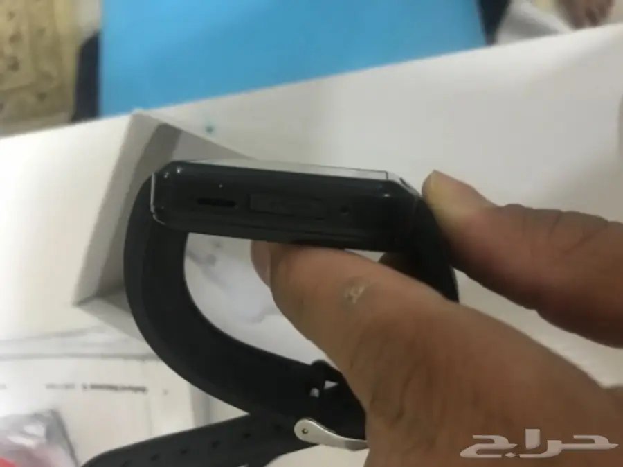 للبيع ساعة لمس شبه جديدة (image 1)