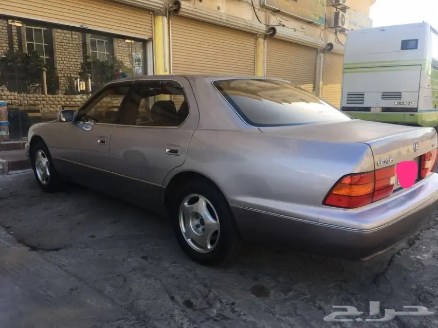 للبيع لكزس Ls400 تشليح نظيف