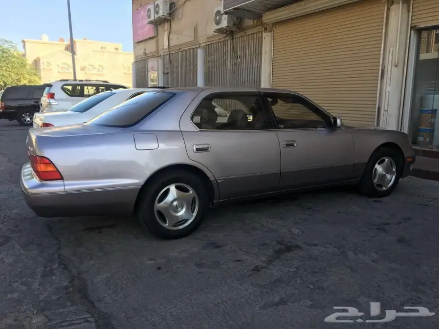 للبيع لكزس Ls400 تشليح نظيف (image 7)
