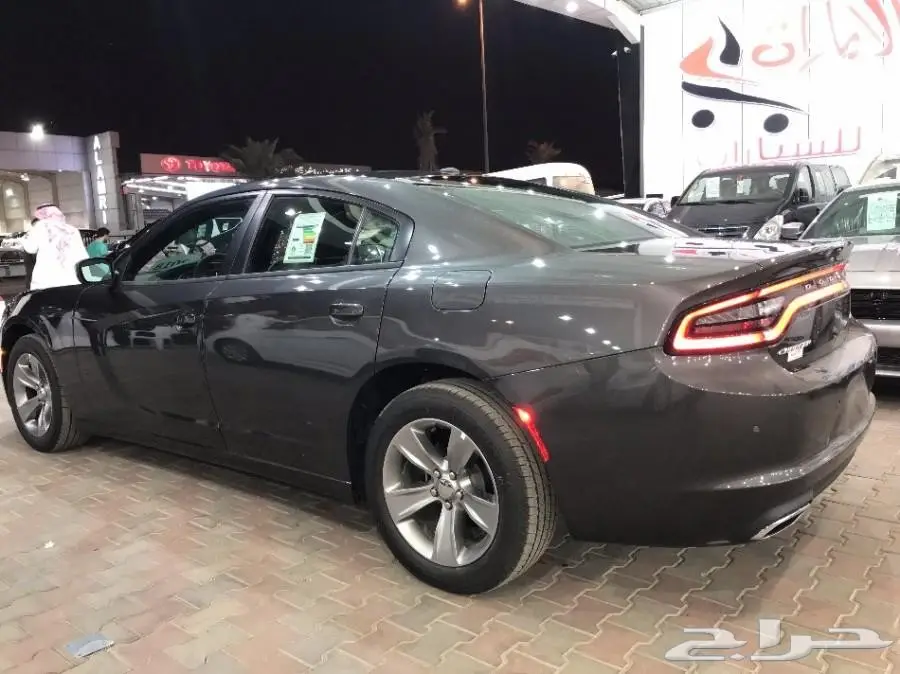 مطلوب شاحنة شارجر 2018 SXT PLUS - بحالة ممتازة! (image 4)