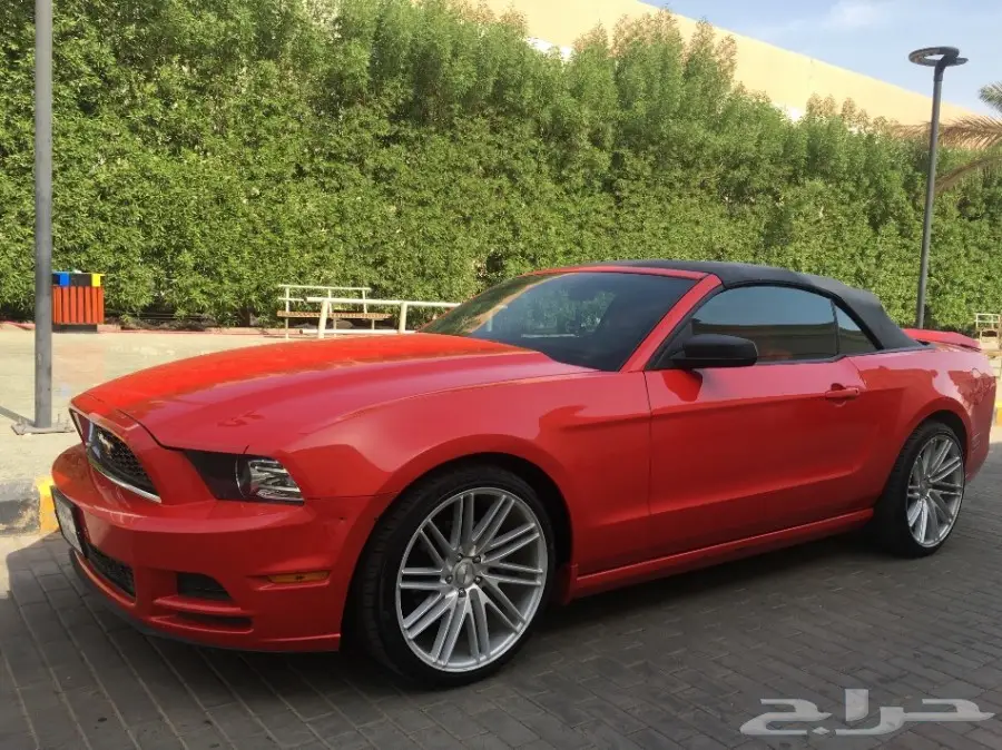 موستينج 2014 لون احمر 