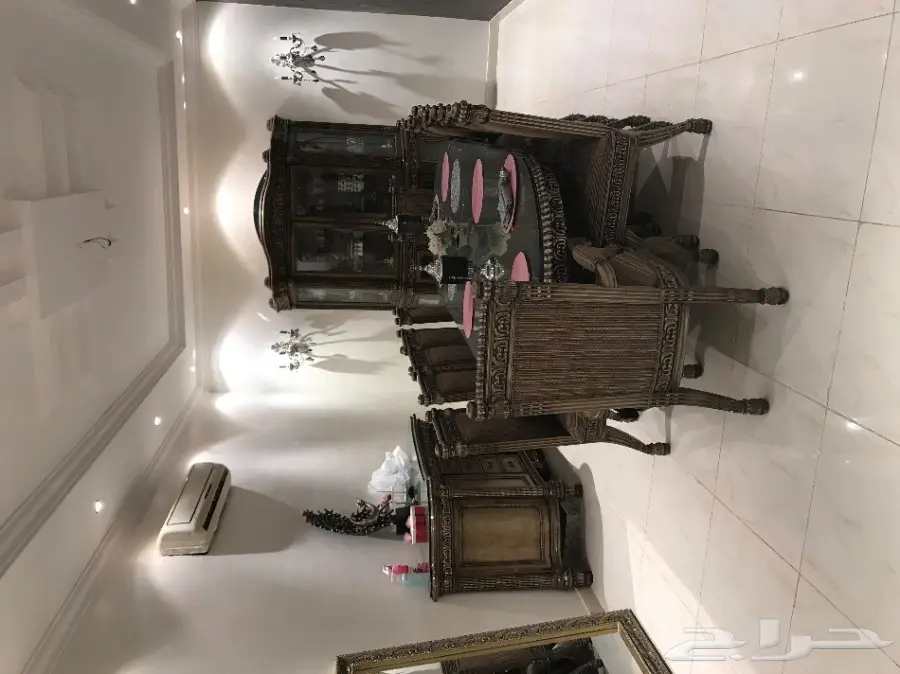 طقم سفره كلاسك مع بوفيه ودولاب 