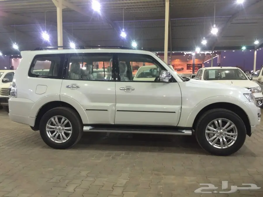 باجيرو 2017 سعودي 3.8 فل كامل علامات ذهبية (image 2)