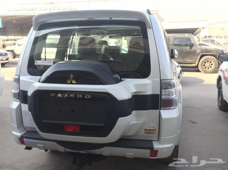 باجيرو 2017 سعودي 3.8 فل كامل علامات ذهبية (image 4)